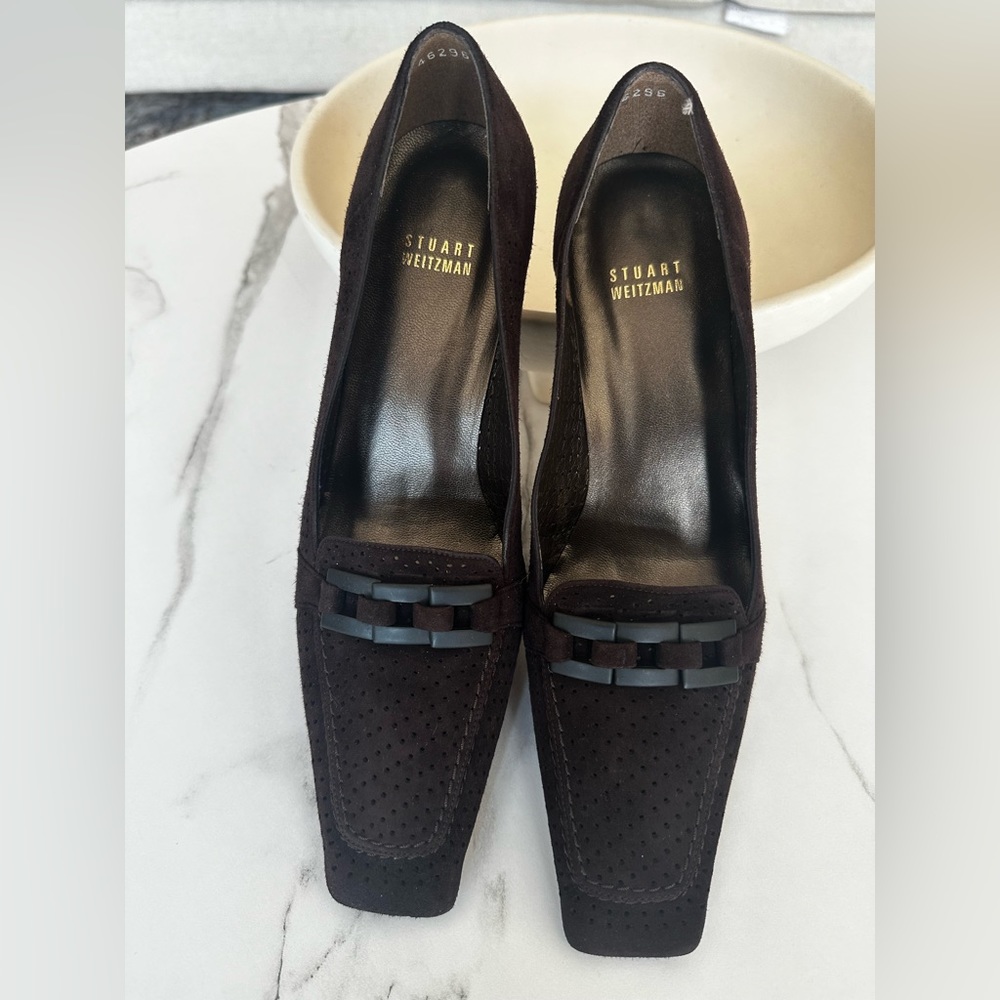 Stuart Weitzman Thriller Brown Suede Perferated Pumps SZ 9 M Like New Condition
